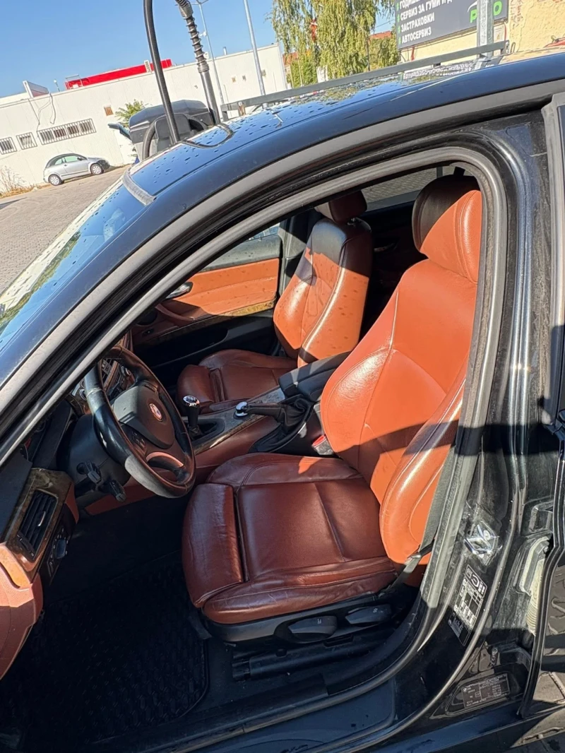 BMW 320 ДОБРО СЪСТОЯНИЕ НАПЪЛНО ОБСЛУЖЕН М-ПАКЕТ КОЖА ТОПП, снимка 11 - Автомобили и джипове - 52796984