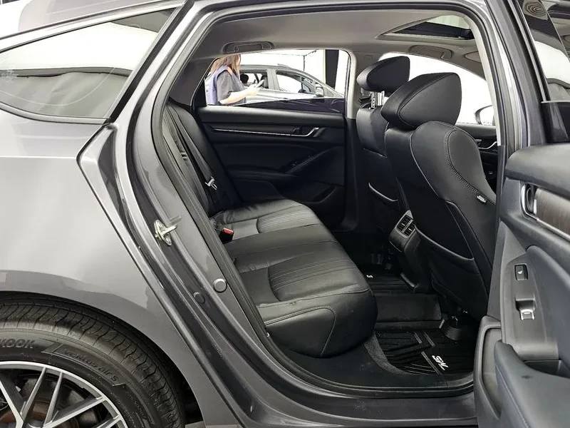 Honda Accord 1.5T Бензин, снимка 10 - Автомобили и джипове - 55476955