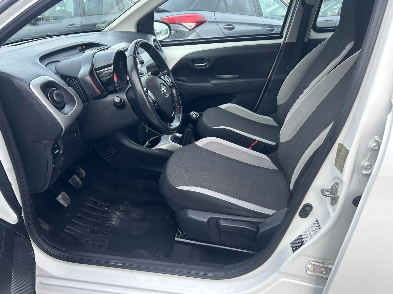 Toyota Aygo 1.0i  euro6 - изображение 7