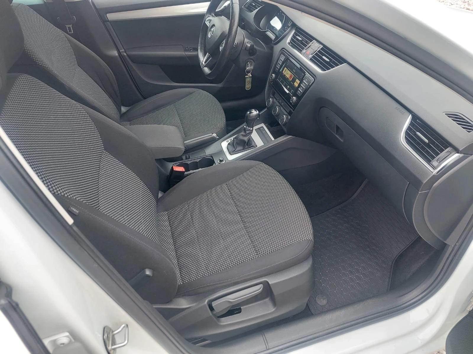 Skoda Octavia 1.6 TDI | Mobile.bg — изображение 11