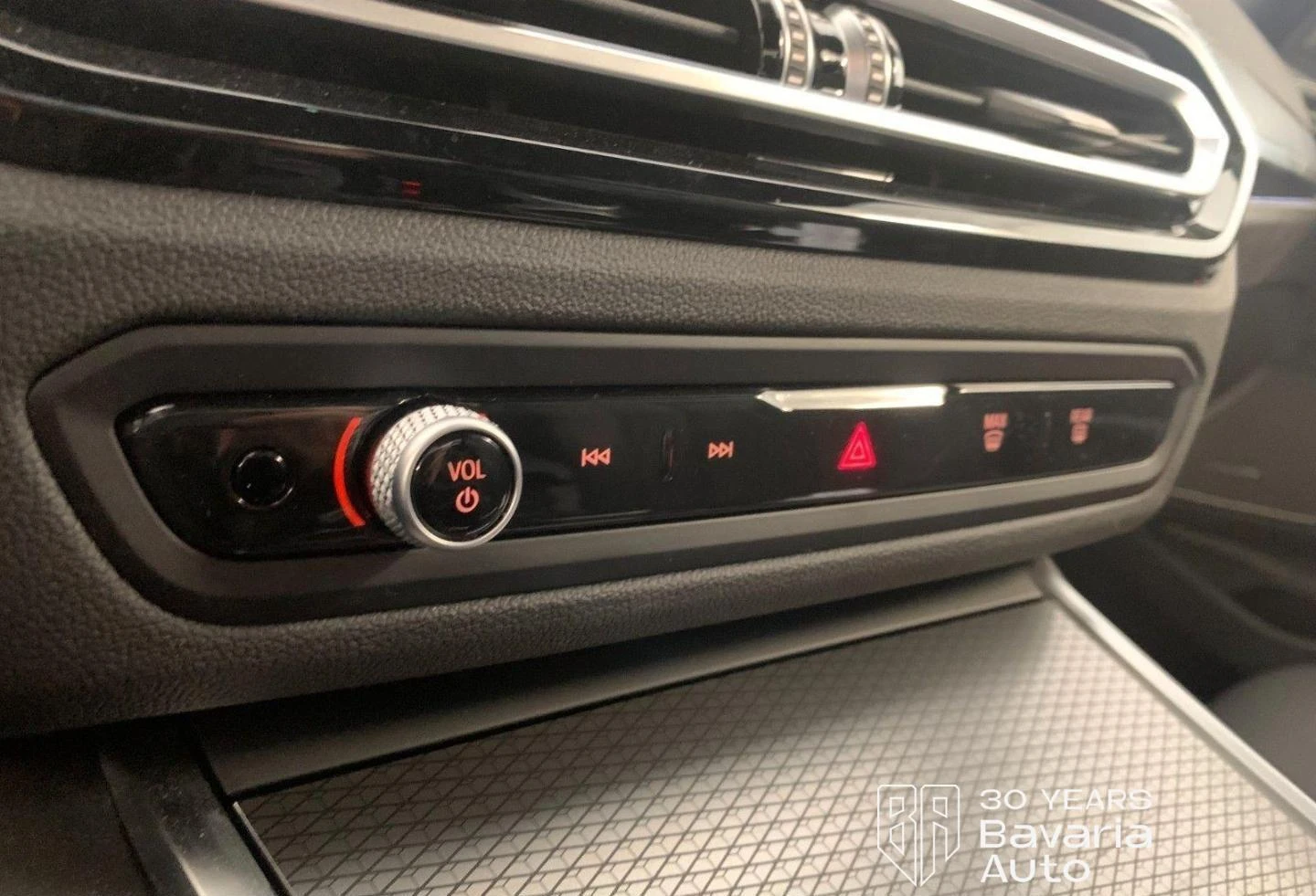 BMW 320 d xDrive M Sport Paket, снимка 9 - Автомобили и джипове - 53779694