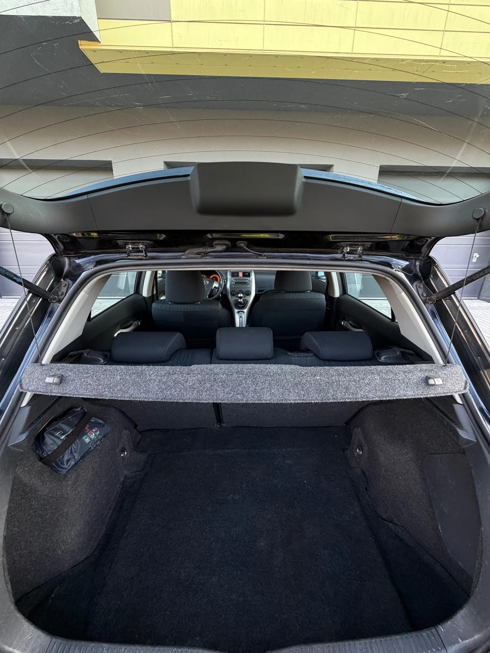 Toyota Auris 2.0 D-4D 126к.с. 6 СКОРОСТИ , ТОП , снимка 11 - Автомобили и джипове - 53815687