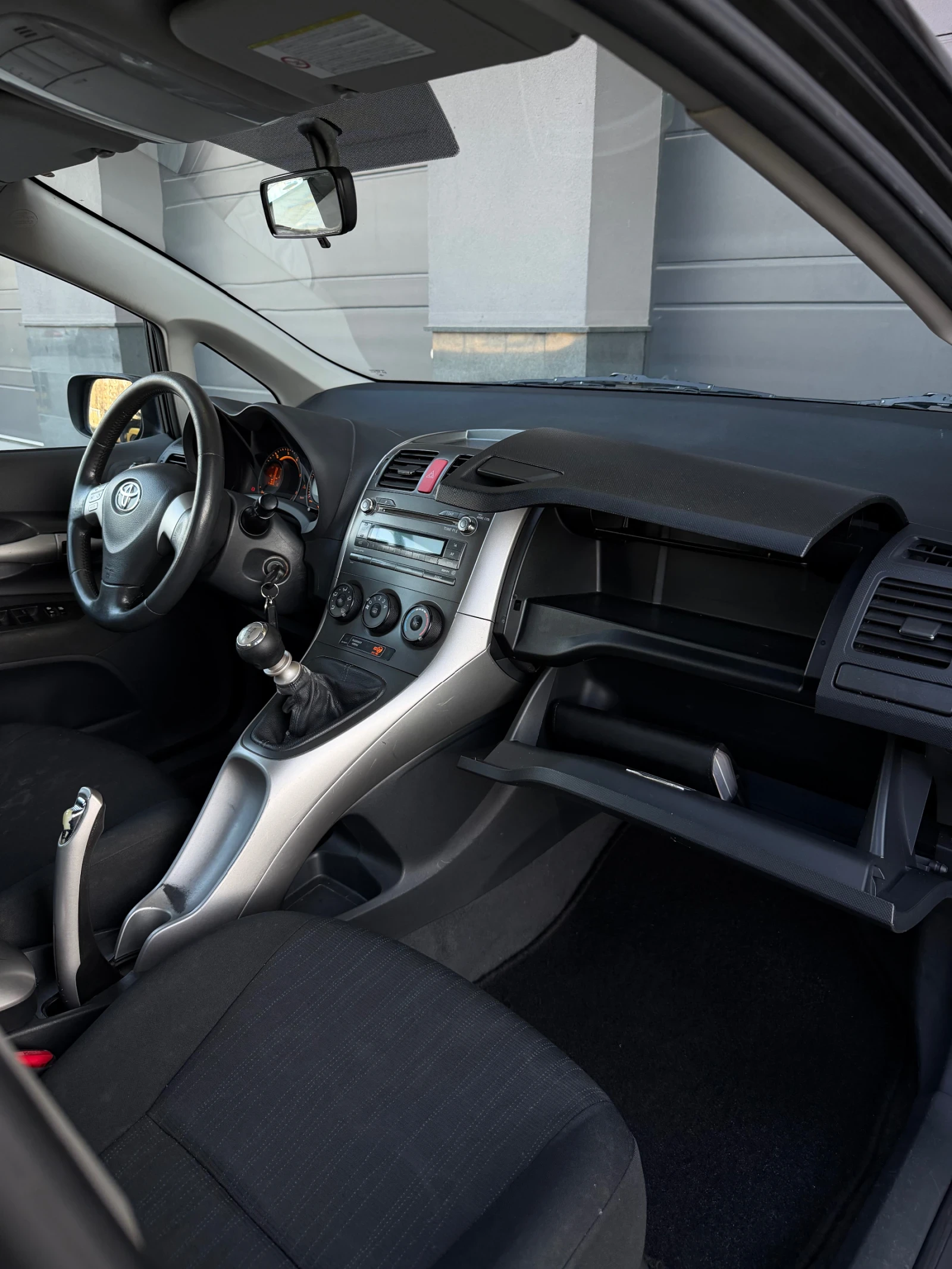 Toyota Auris 2.0 D-4D 126к.с. 6 СКОРОСТИ , ТОП , снимка 7 - Автомобили и джипове - 53815687