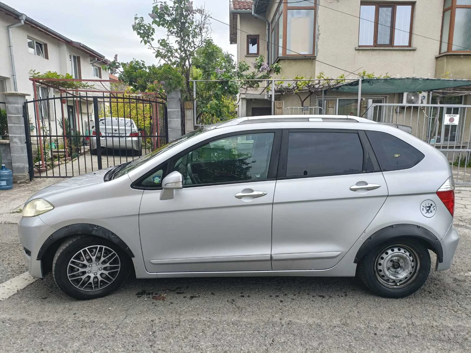 Honda Fr-v, снимка 4 - Автомобили и джипове - 54501387
