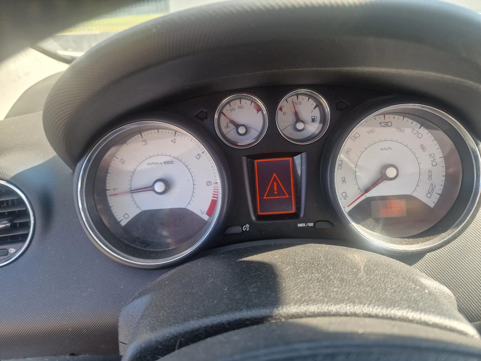 Peugeot 308 1.6 120кс, снимка 8 - Автомобили и джипове - 54817017