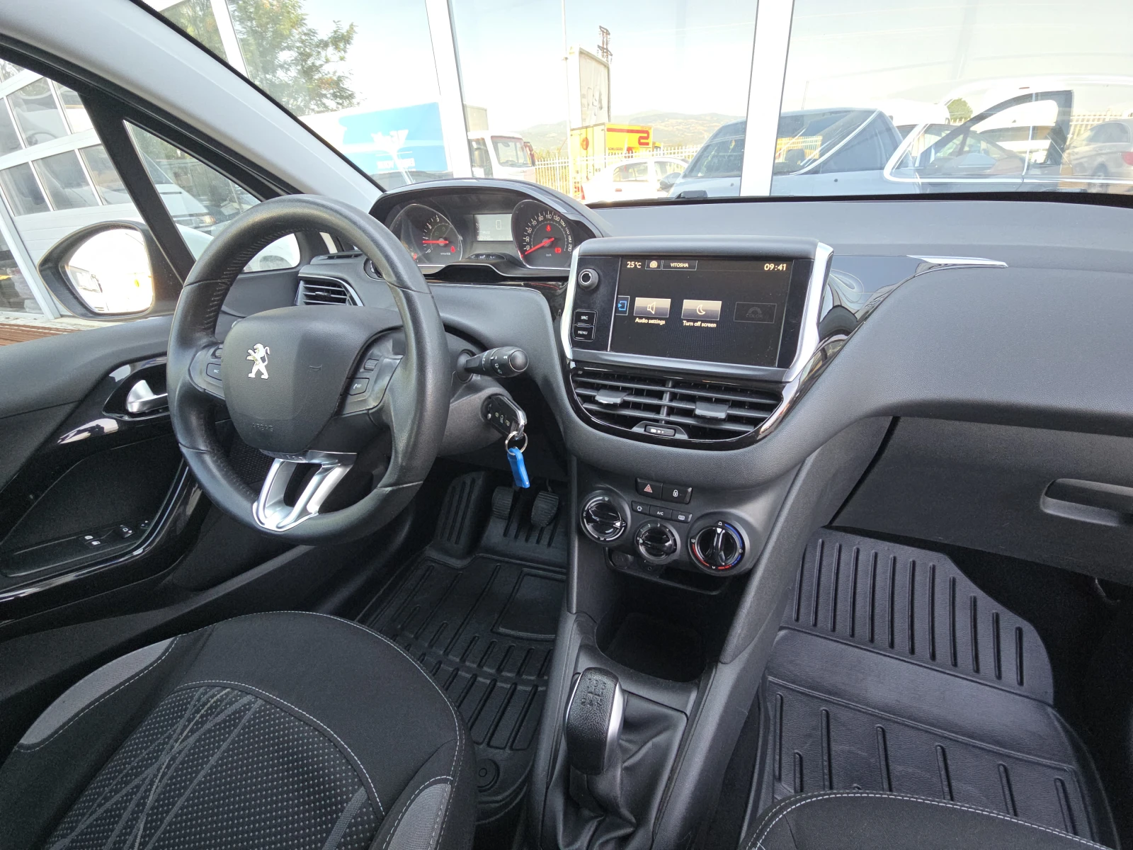 Peugeot 208 1.4i LPG !!, снимка 15 - Автомобили и джипове - 56148793