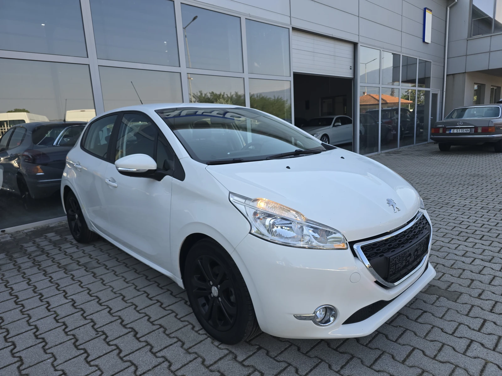 Peugeot 208 1.4i LPG !!, снимка 2 - Автомобили и джипове - 56148793