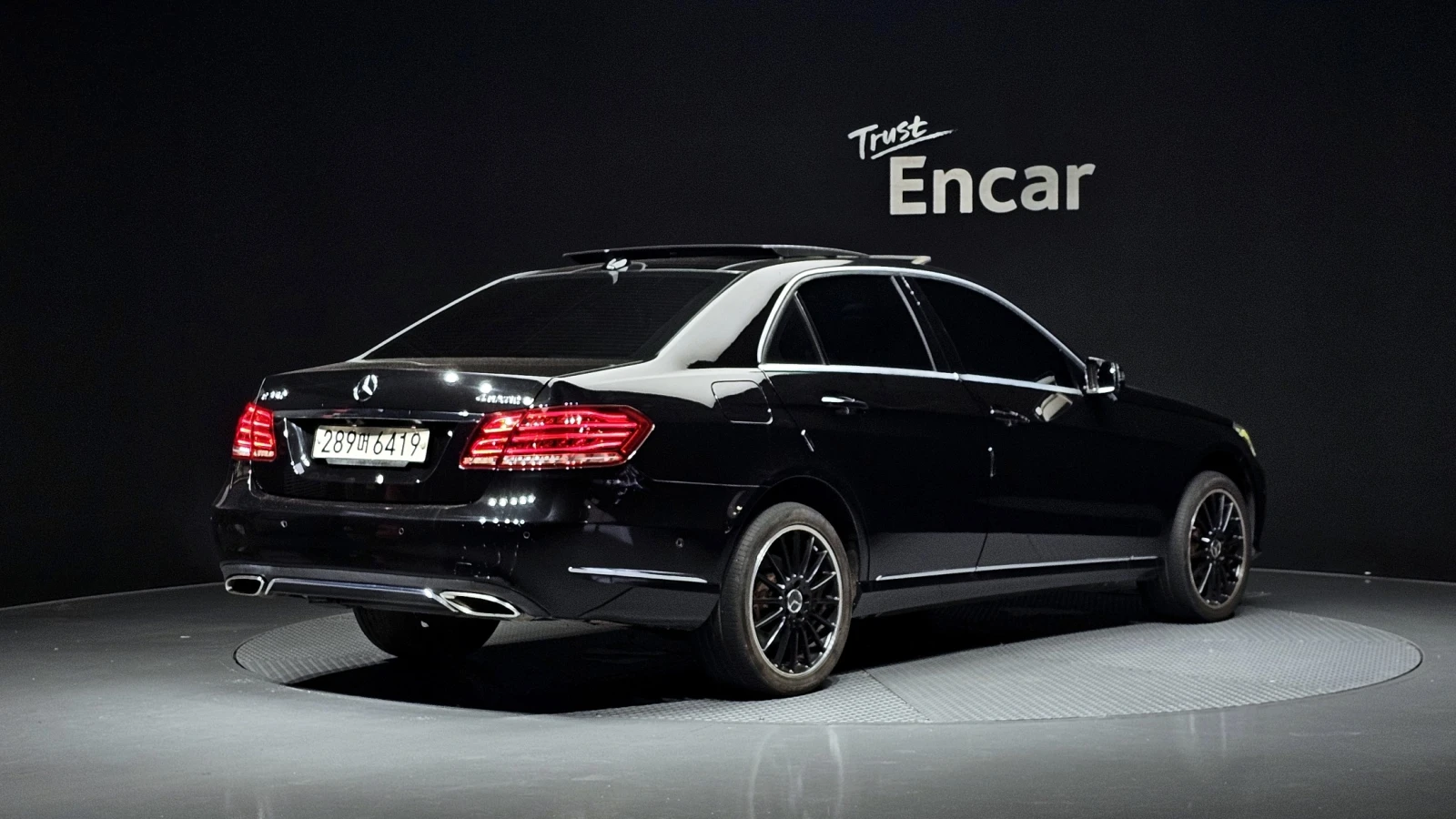 Mercedes-Benz E 350 3.5 V6 4MATIC, снимка 2 - Автомобили и джипове - 56182149