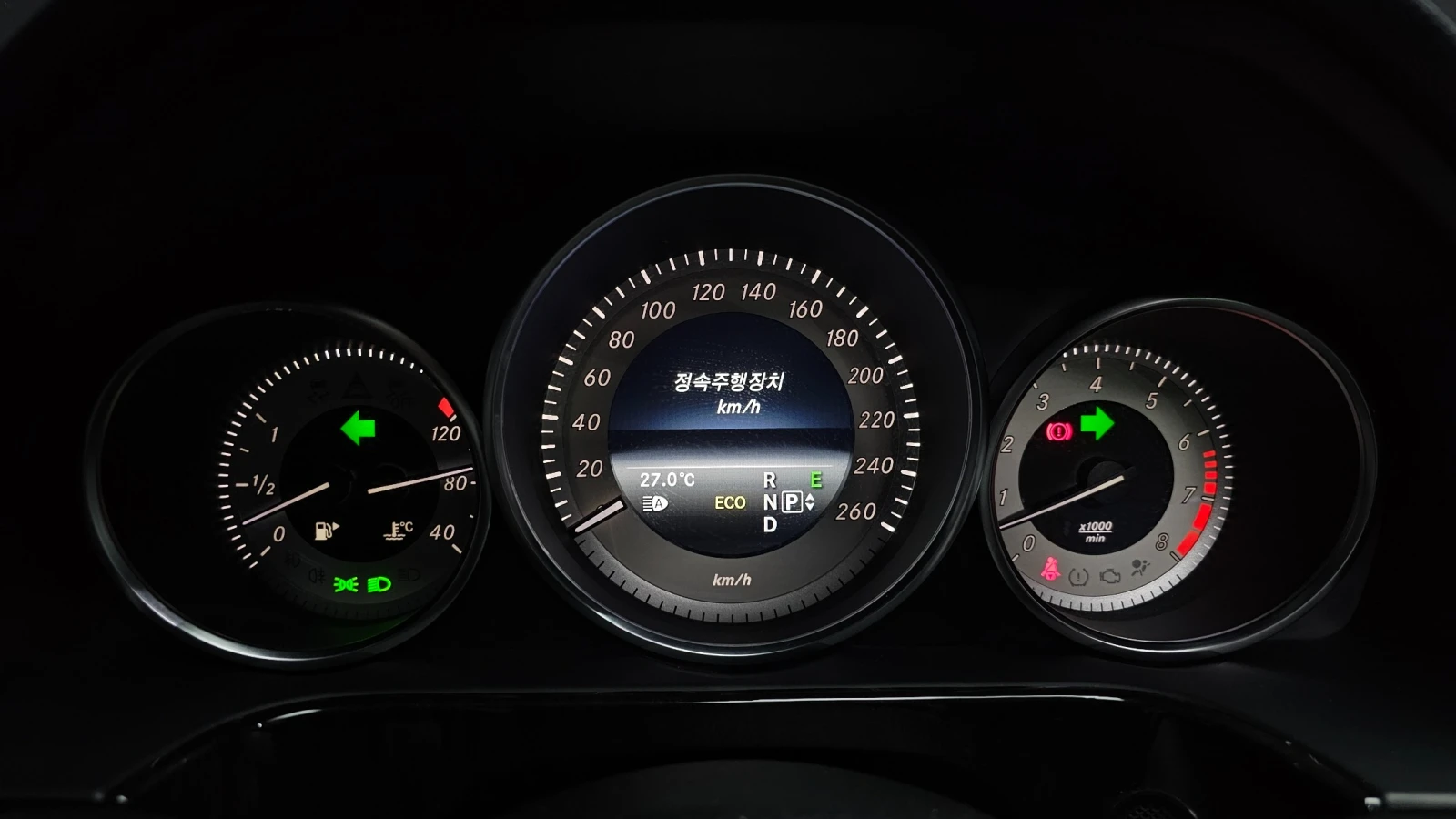 Mercedes-Benz E 350 3.5 V6 4MATIC, снимка 5 - Автомобили и джипове - 56182149