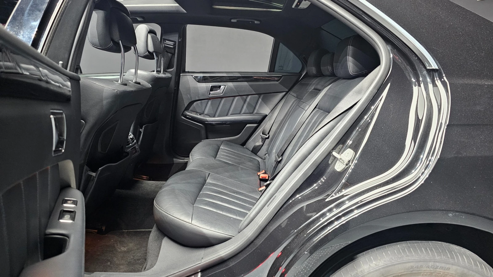 Mercedes-Benz E 350 3.5 V6 4MATIC, снимка 7 - Автомобили и джипове - 56182149