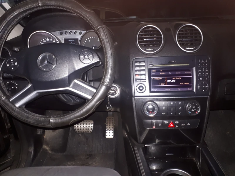 Mercedes-Benz ML 320, снимка 9 - Автомобили и джипове - 53101908