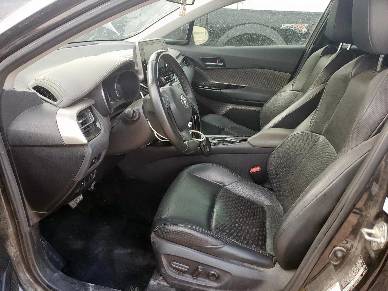 Toyota C-HR XLE - изображение 7