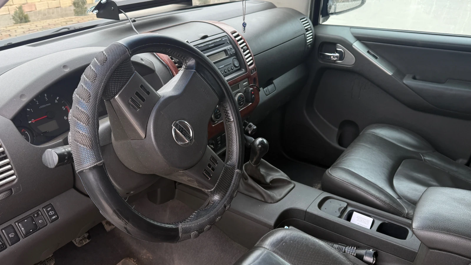 Nissan Navara 2.5, снимка 3 - Автомобили и джипове - 56641179