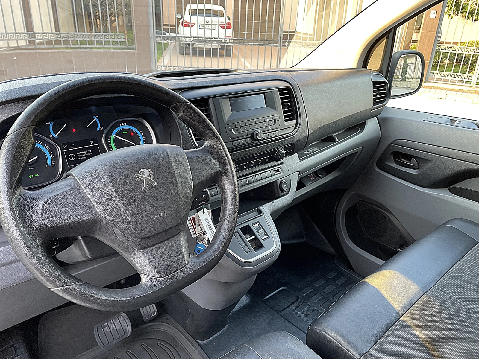 Peugeot Expert 75 kW/h Big Battery, снимка 11 - Бусове и автобуси - 53981675