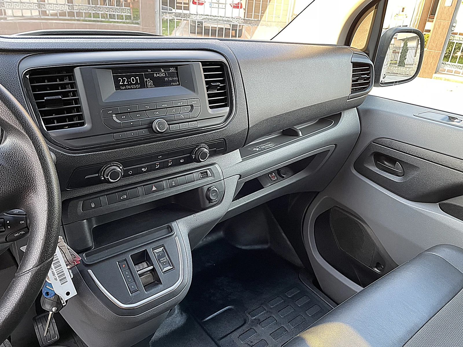 Peugeot Expert 75 kW/h Big Battery, снимка 12 - Бусове и автобуси - 53981675