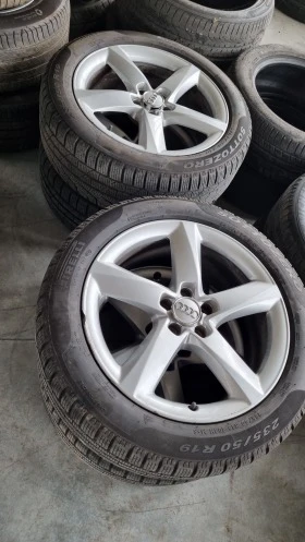        235/50R19  Audi A8