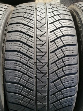 Гуми Зимни 295/40R19, снимка 1 - Гуми и джанти - 42661055