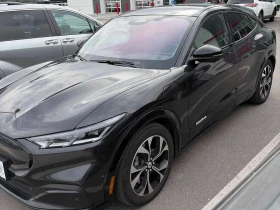 Ford Mustang Mach-E * Premium* 2 КЛЮЧА* PANO* KEYLESS* ПОДГРЕВ*  | Auto.bg — изображение 2