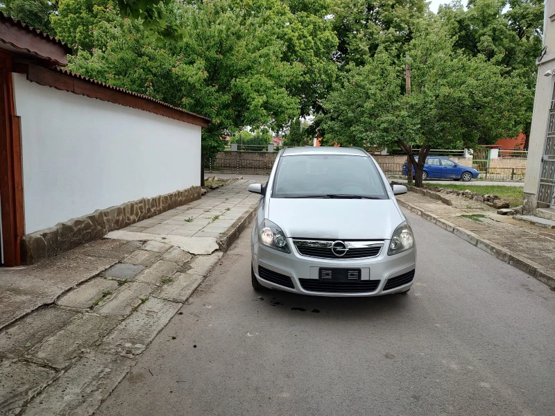 Opel Zafira Здрава и Запазена 1.9CDTI /4 НОВИ ГУМИ, снимка 1 - Автомобили и джипове - 48462769