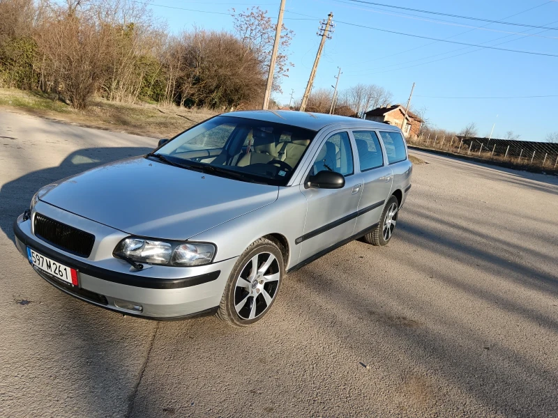 Volvo V70, снимка 1 - Автомобили и джипове - 48922278