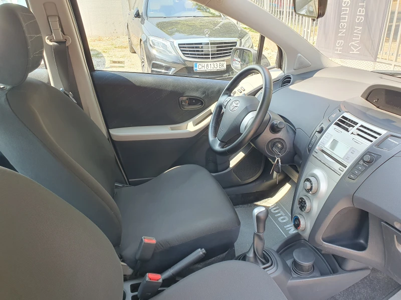 Toyota Yaris, снимка 15 - Автомобили и джипове - 51054045