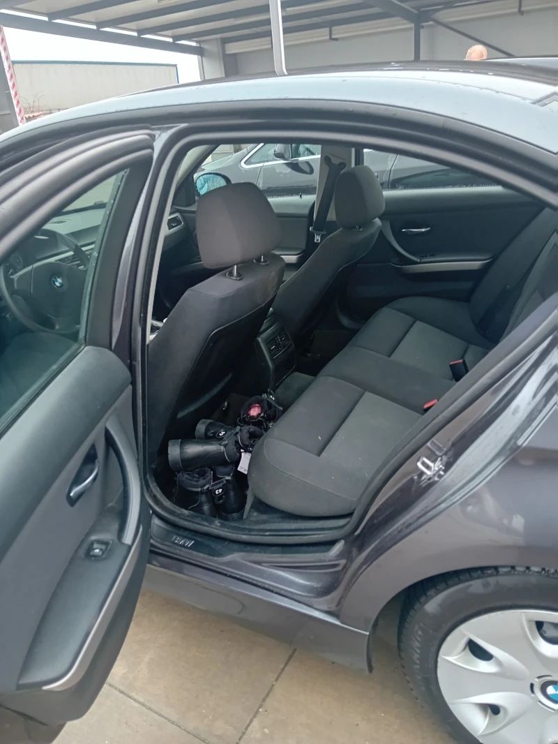 BMW 320, снимка 11 - Автомобили и джипове - 52354287