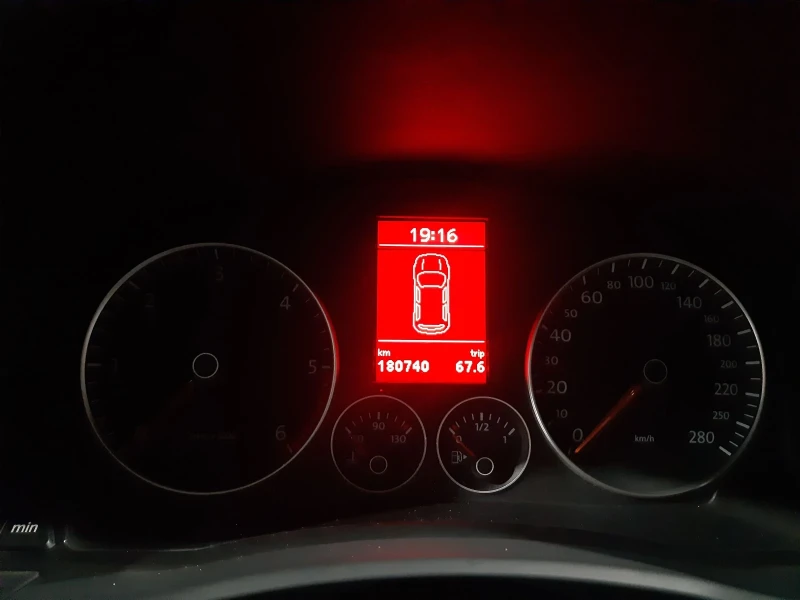 VW Scirocco 2.0 TDI, снимка 17 - Автомобили и джипове - 52585053