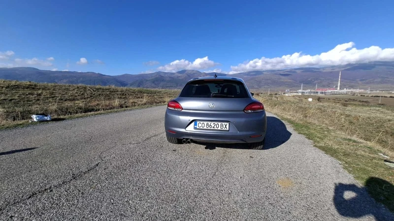 VW Scirocco 2.0 TDI, снимка 3 - Автомобили и джипове - 52585053