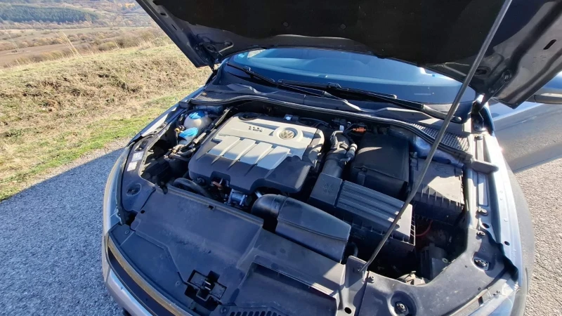 VW Scirocco 2.0 TDI, снимка 10 - Автомобили и джипове - 52585053