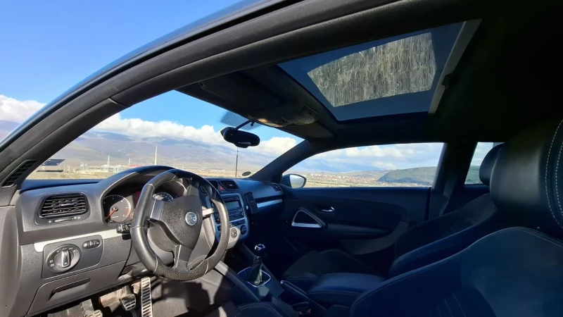 VW Scirocco 2.0 TDI, снимка 16 - Автомобили и джипове - 52585053
