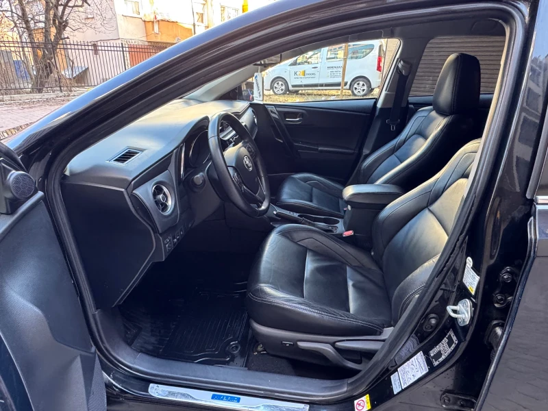 Toyota Auris 1.8 HYBRID!, снимка 10 - Автомобили и джипове - 53145198