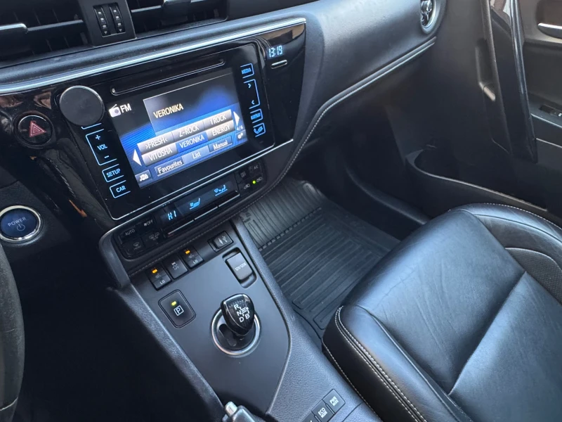 Toyota Auris 1.8 HYBRID!, снимка 7 - Автомобили и джипове - 53145198