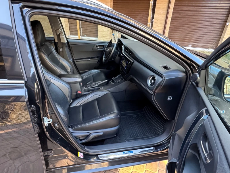 Toyota Auris 1.8 HYBRID!, снимка 12 - Автомобили и джипове - 53145198