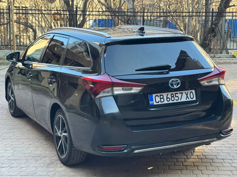 Toyota Auris 1.8 HYBRID!, снимка 2 - Автомобили и джипове - 53145198