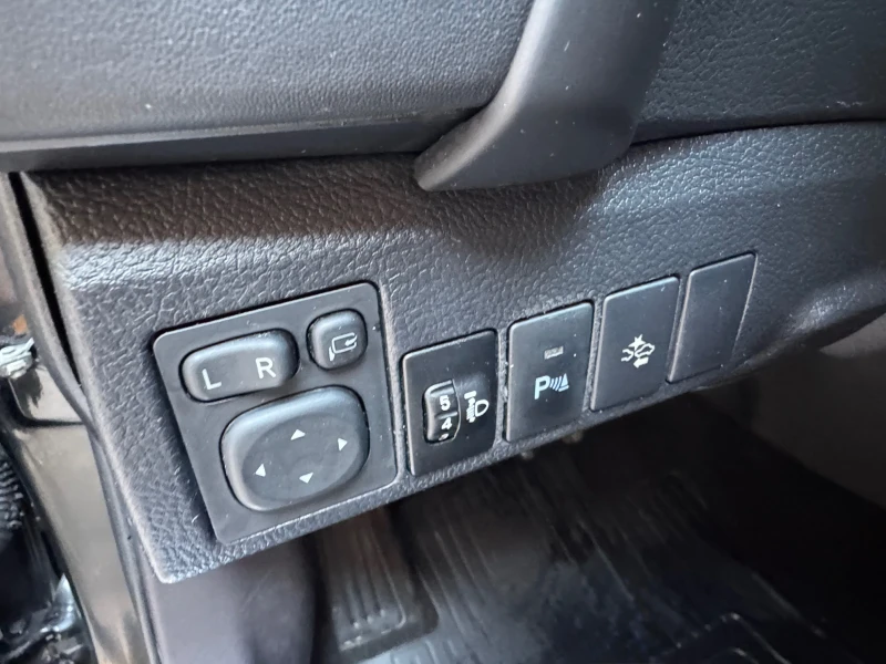 Toyota Auris 1.8 HYBRID!, снимка 15 - Автомобили и джипове - 53145198