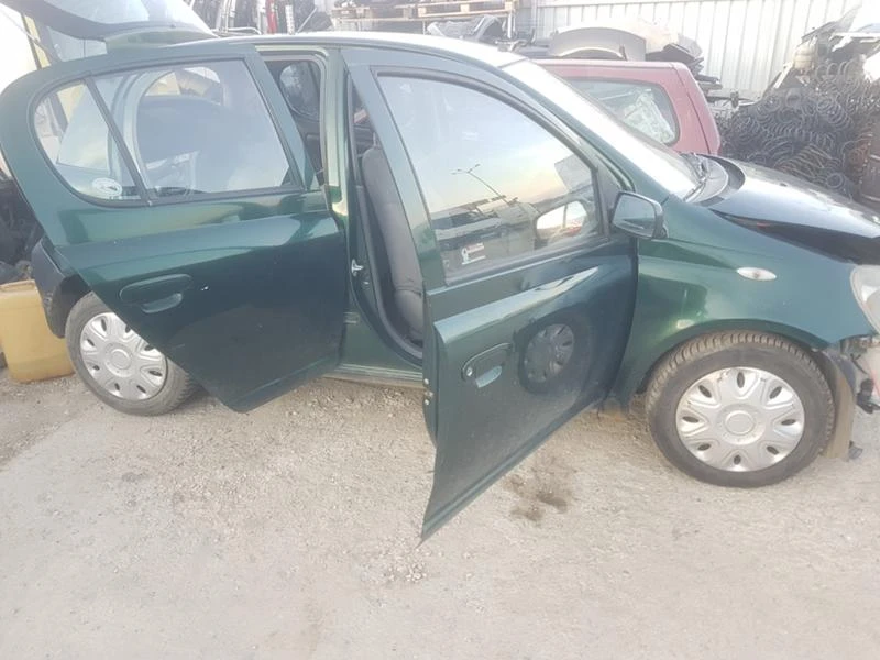 Toyota Yaris 1.0i, снимка 3 - Автомобили и джипове - 29576002