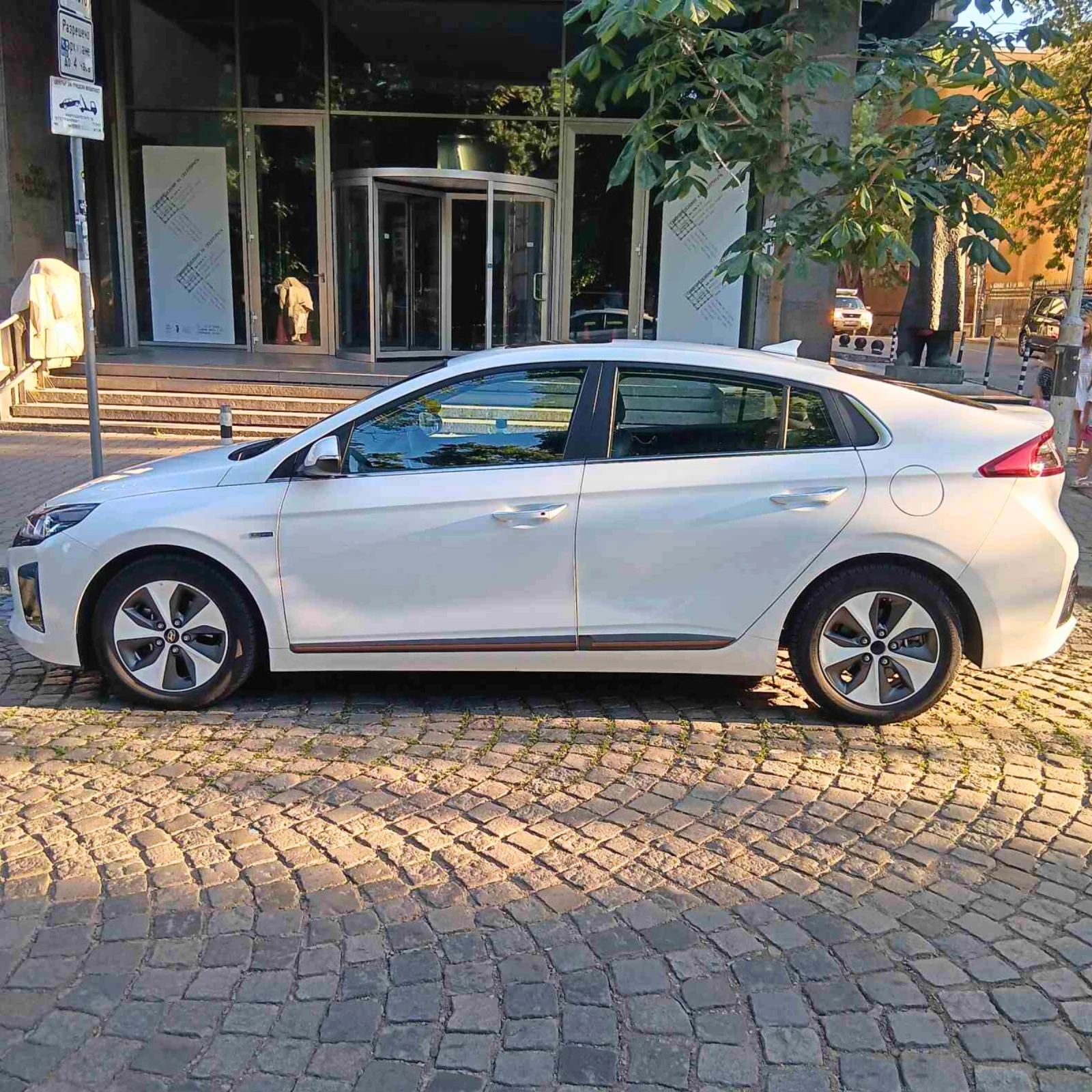 Hyundai Ioniq Premium - изображение 3