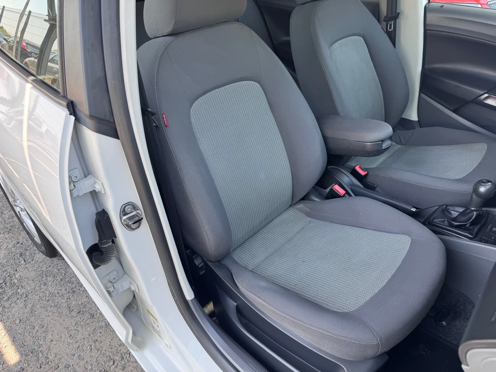 Seat Ibiza 1.6TDI 90кс * ПЕРФЕКТЕН*  - изображение 10