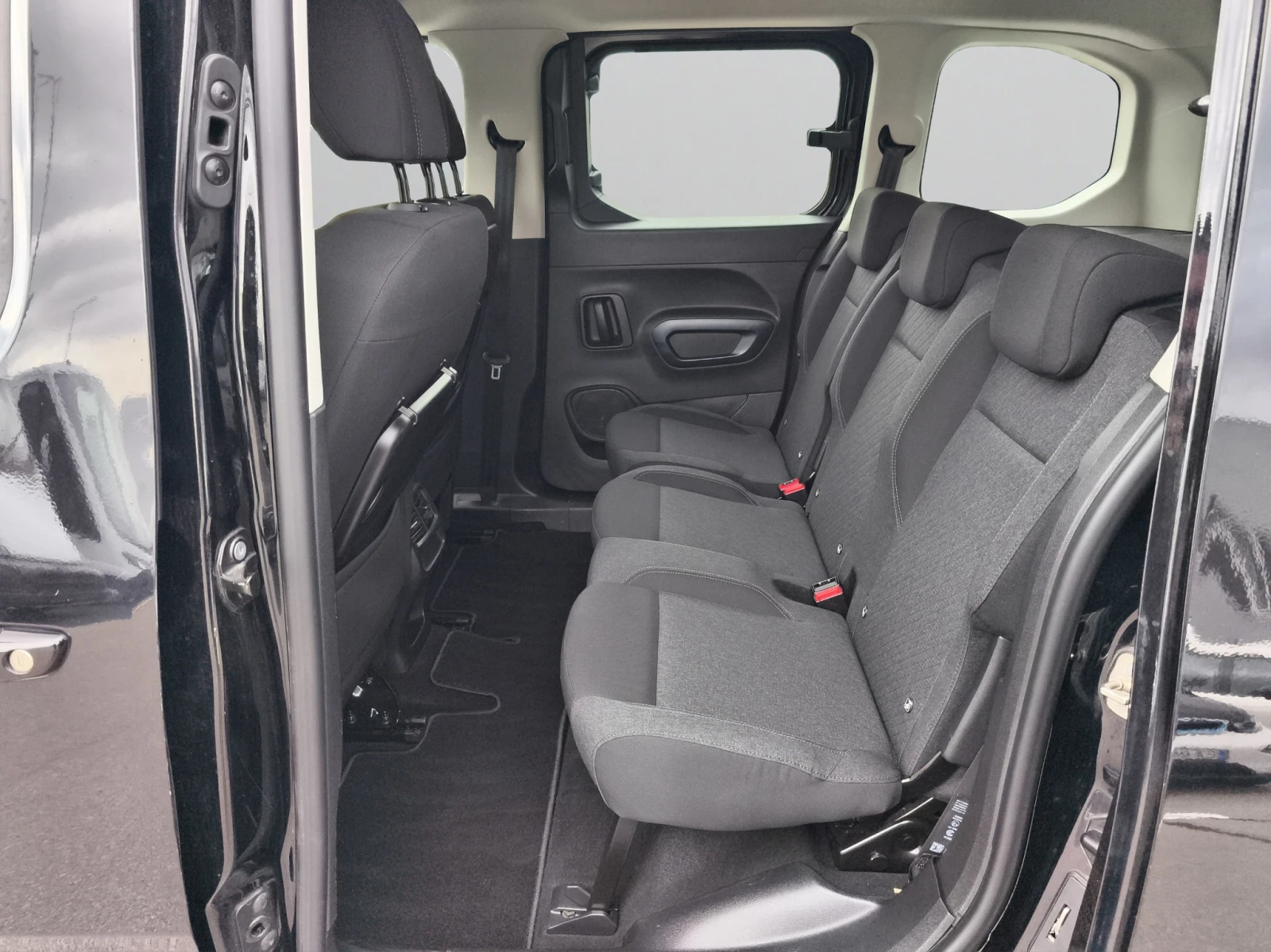 Peugeot Rifter ALLURE 1.5 BlueHDI 102 BVM6 STT E6/2208R11 | Mobile.bg � ����������� 11