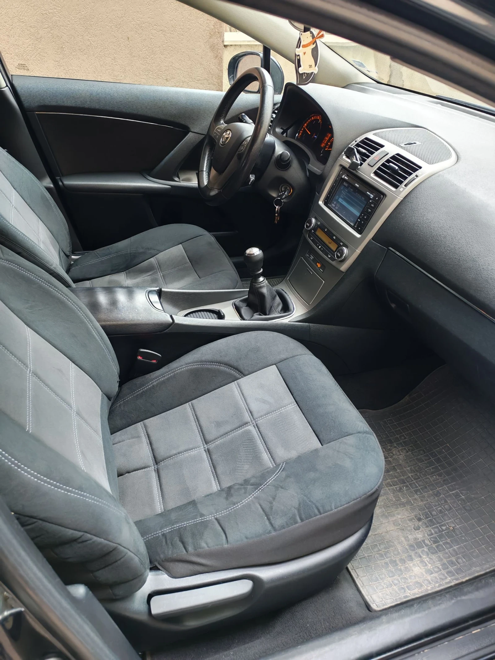 Toyota Avensis, снимка 11 - Автомобили и джипове - 53957290