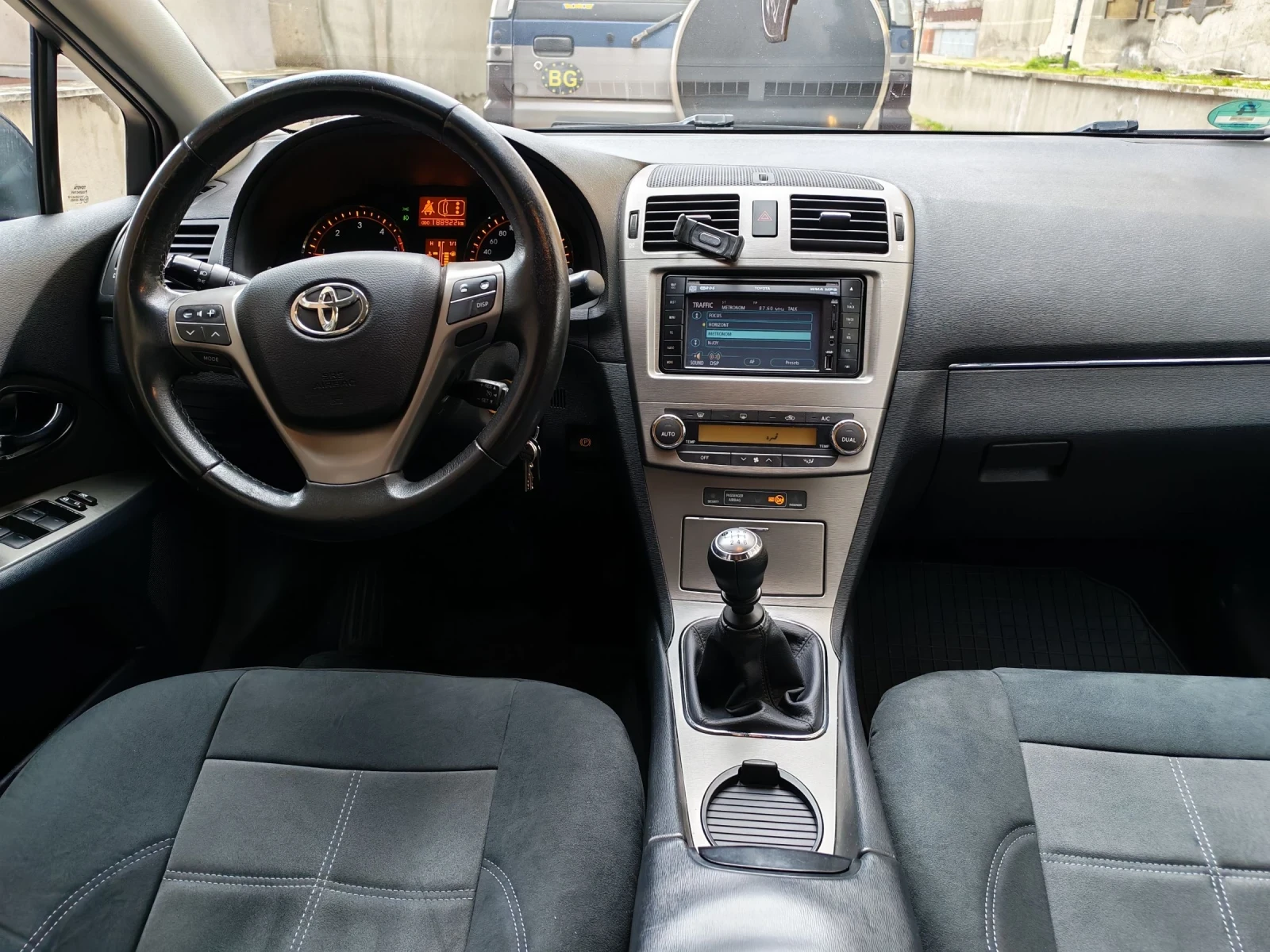 Toyota Avensis, снимка 10 - Автомобили и джипове - 53957290