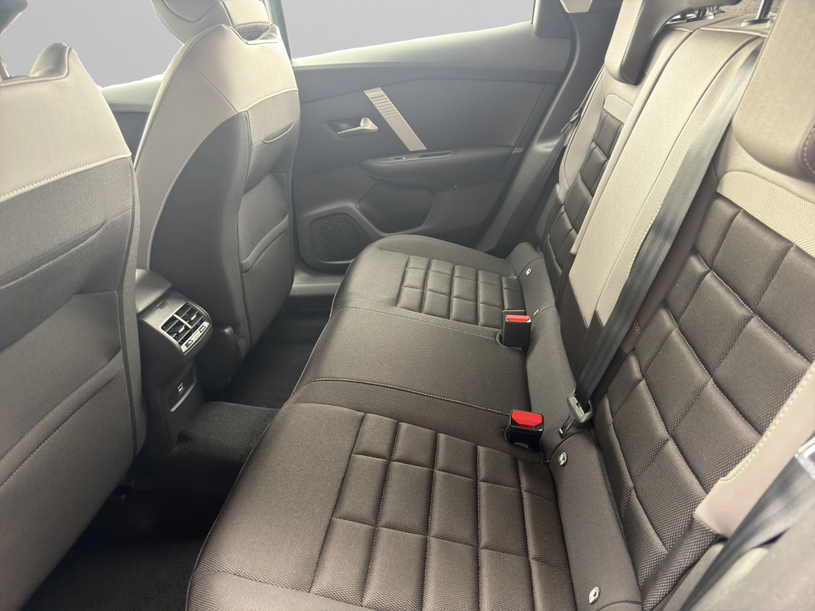 Citroen C4 MCA BUSINESS HYBRID 145 Гаранция до 04.2031 г., снимка 12 - Автомобили и джипове - 54213477