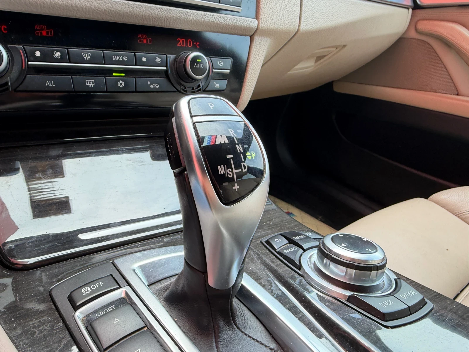 BMW 530 Mпакет* Вакум* HeadUP, снимка 11 - Автомобили и джипове - 54412442