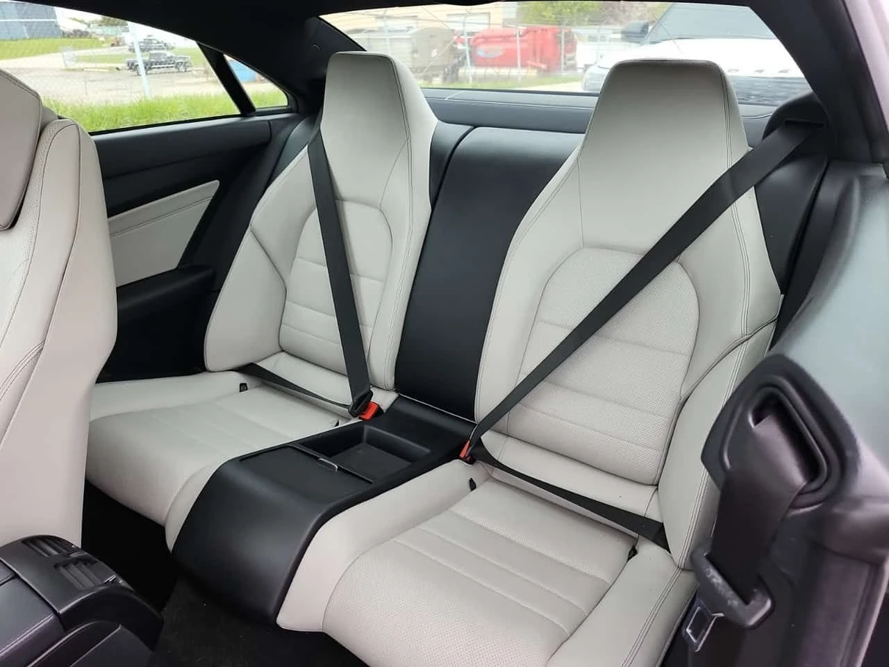 Mercedes-Benz E 400  COUPE 4matic | HARMAN KARDON | DIS | MEMORY, снимка 12 - Автомобили и джипове - 54592146