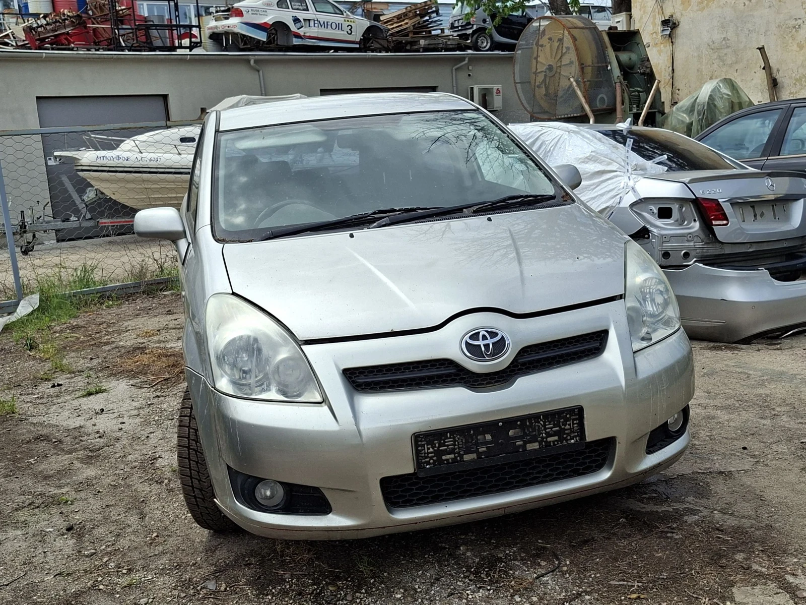 Toyota Corolla verso ЦЯЛА за ЧАСТИ, снимка 2 - Автомобили и джипове - 54621015