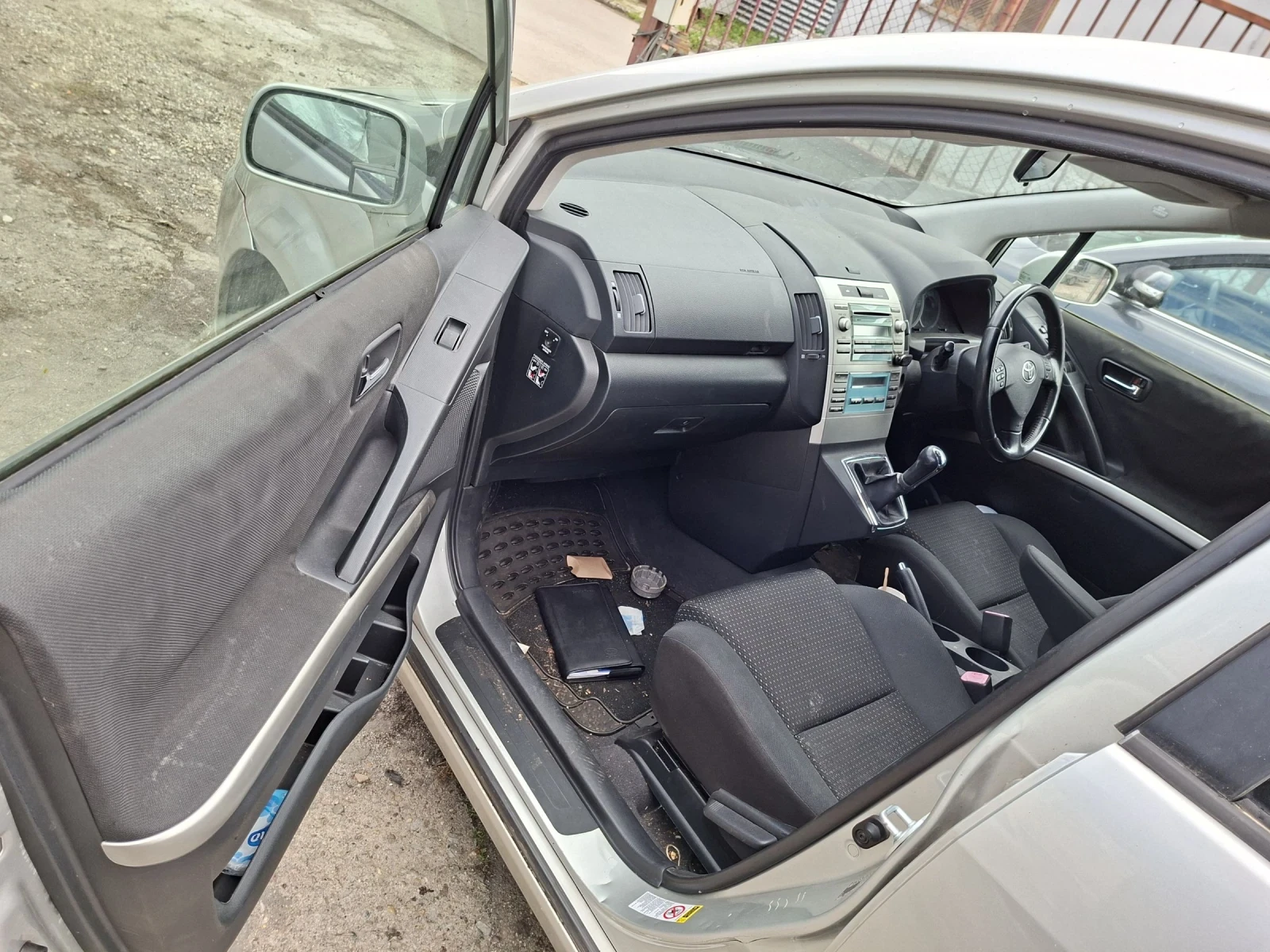 Toyota Corolla verso ЦЯЛА за ЧАСТИ, снимка 6 - Автомобили и джипове - 54621015