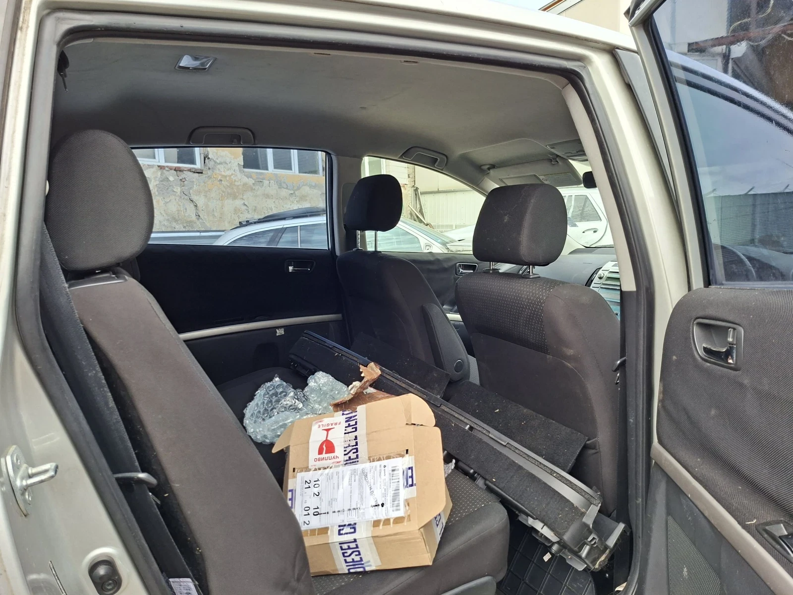 Toyota Corolla verso ЦЯЛА за ЧАСТИ, снимка 10 - Автомобили и джипове - 54621015
