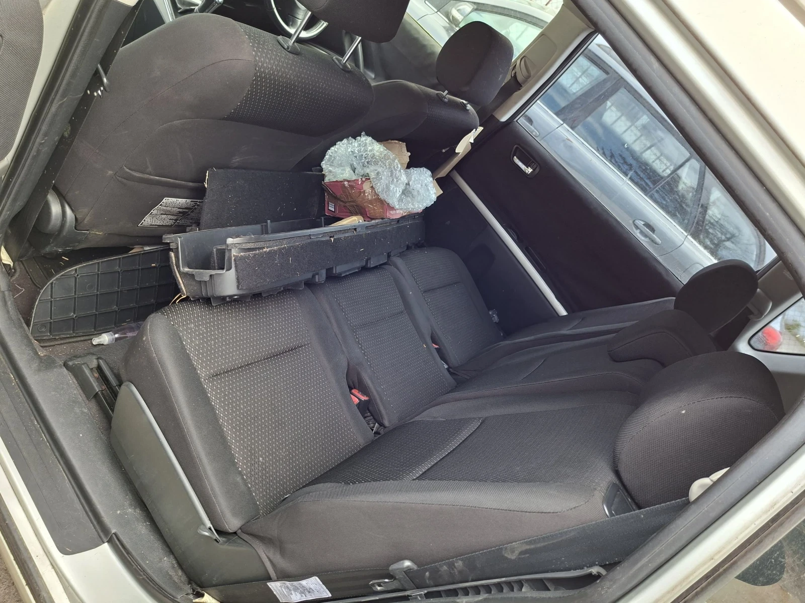 Toyota Corolla verso ЦЯЛА за ЧАСТИ, снимка 8 - Автомобили и джипове - 54621015