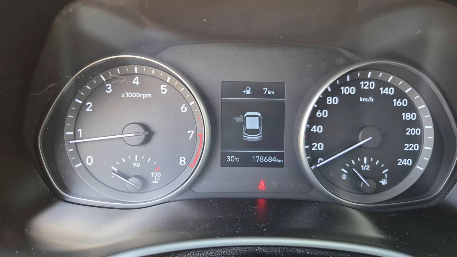Hyundai I30 1.4 MPI, снимка 7 - Автомобили и джипове - 54800361
