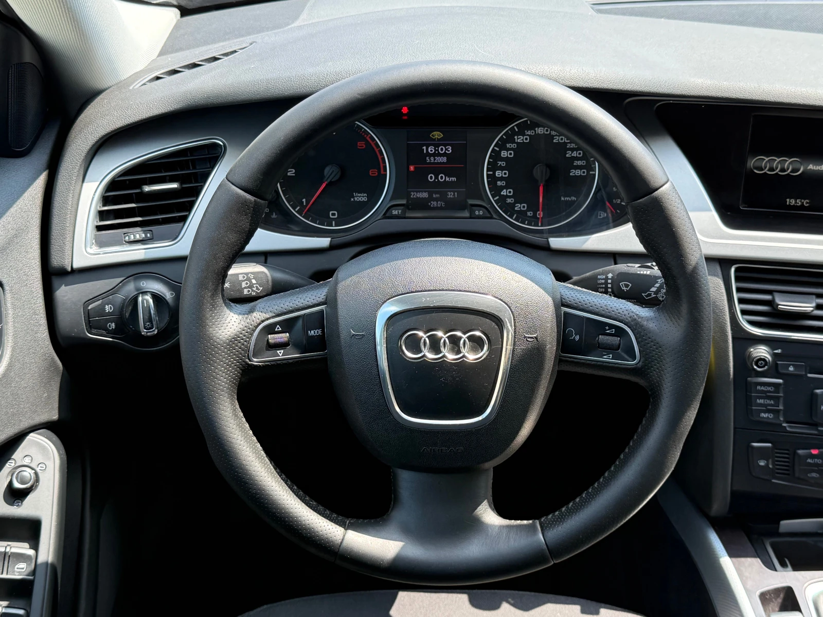 Audi A4 2.0TDI quattro 170к.с.  !!!100% РЕАЛНИ КИЛОМЕТРИ!!, снимка 13 - Автомобили и джипове - 55067687